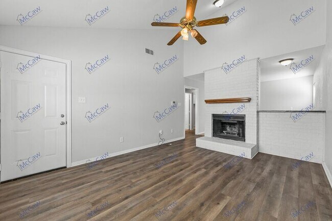 Foto del edificio - 701 S Elm St