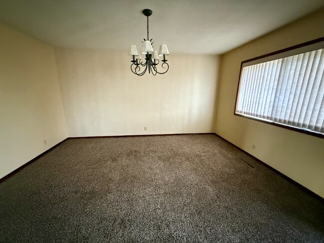 Foto del edificio - 565 Franklin Ct