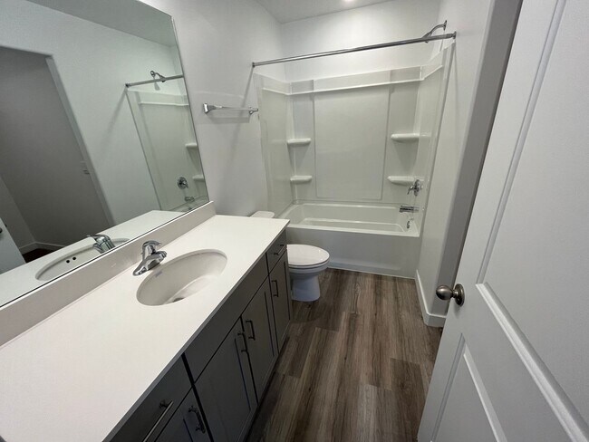 Building Photo - Beautiful Town home in Cedar City