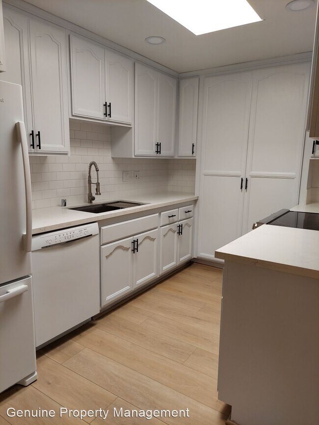 Building Photo - 3 br, 2 bath House - 3088 Via Serena N Unit B