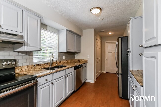 Foto del edificio - 608 W Dali Dr, Brandon, FL 33511