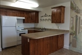 Building Photo - Spacious Townhome on Quiet Street