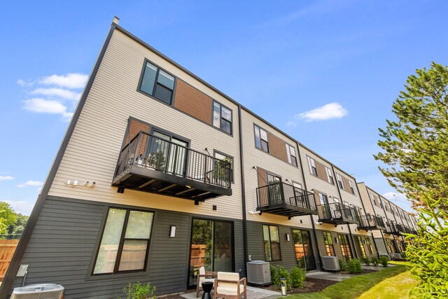 Foto principal - 5424 Old Orchard Rd