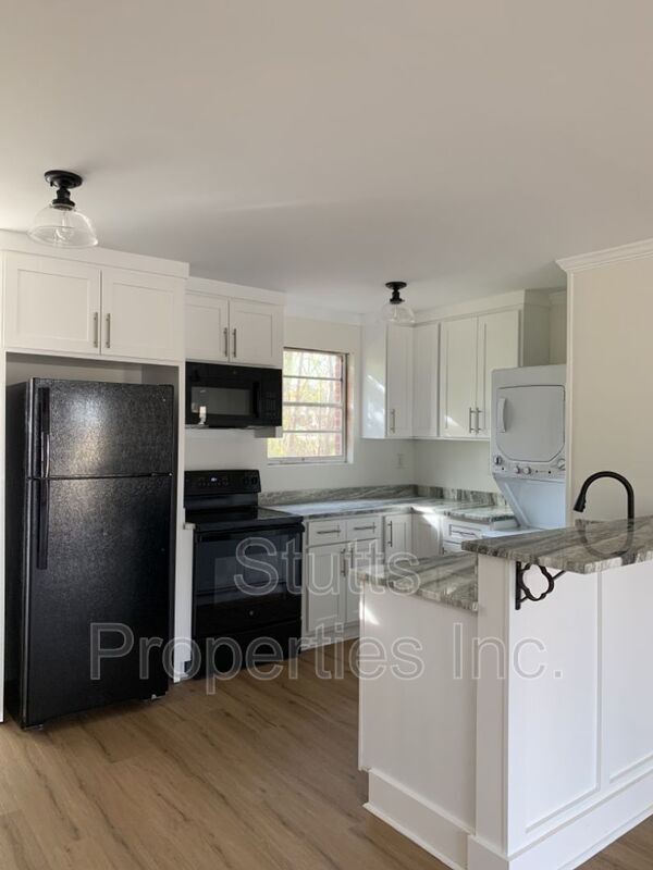 927 Sherrod Ave Unit 927 Sherrod Avenue Apt 8, Florence, AL 35630