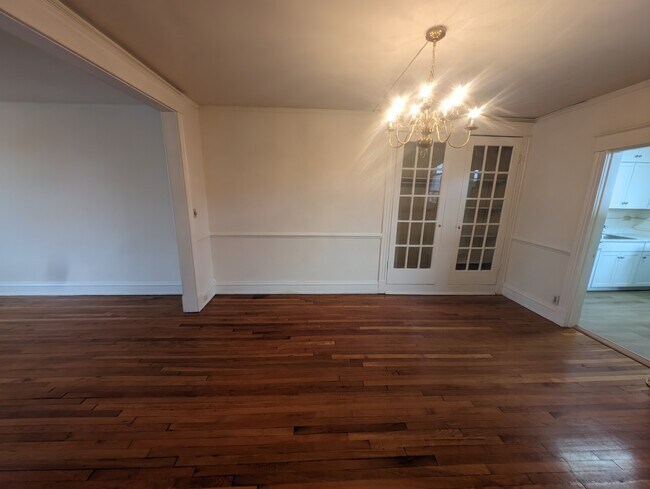 Foto del edificio - 7 N Arthur Ashe Blvd