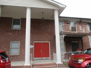 Building Photo - 2106 S Main St