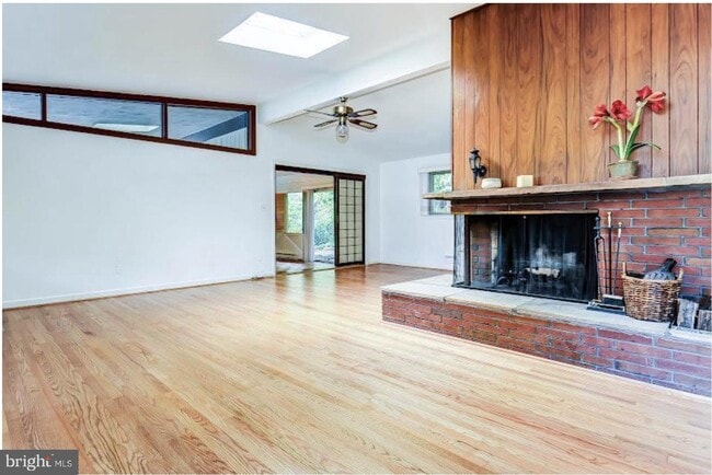 Building Photo - 2500 N Fillmore St