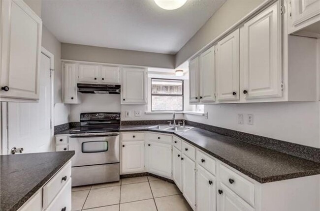Building Photo - 2523 Sunscape Ln