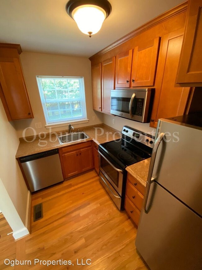 Building Photo - 2 br, 1 bath House - 2620-D GREENBRIER ROAD