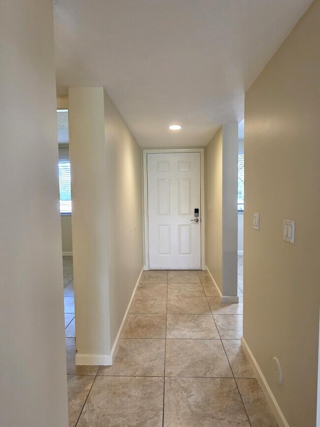 Foto del edificio - 2721 Village Blvd