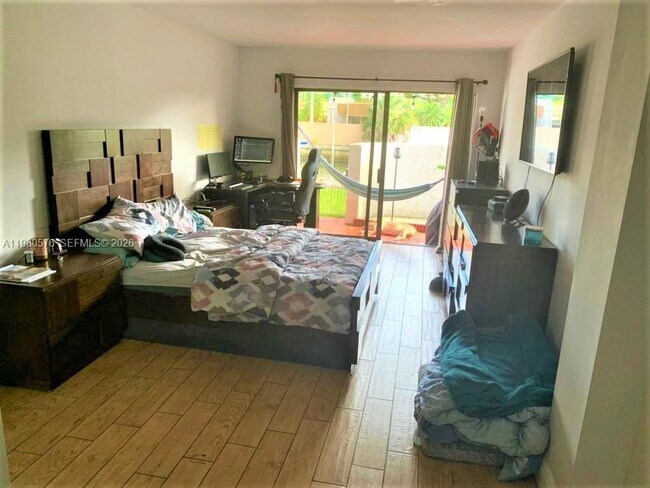 Foto del edificio - 1650 NE 115th St