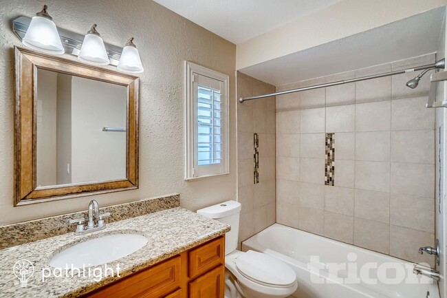 Building Photo - 842 Benchwood Ct