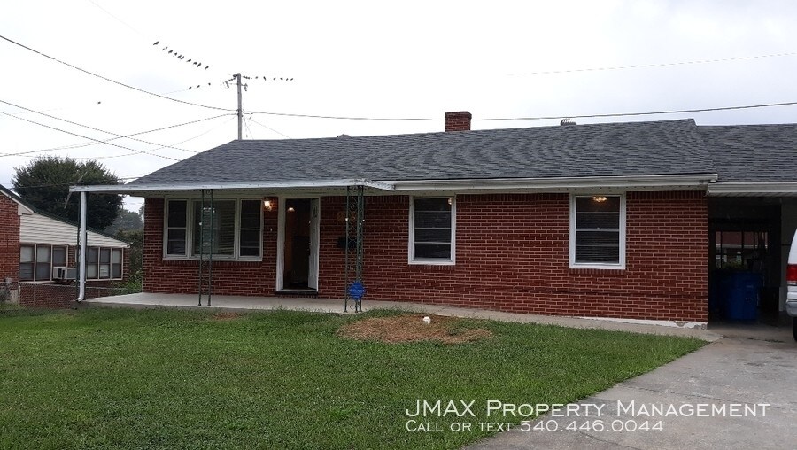 Primary Photo - 5007 Hollyhock Rd NW