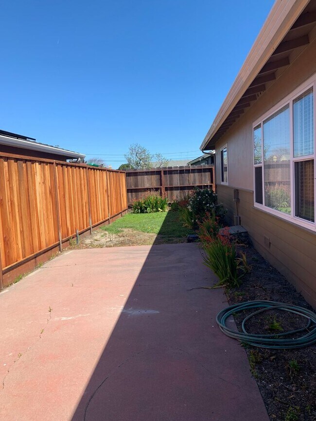 Foto del edificio - House For Rent