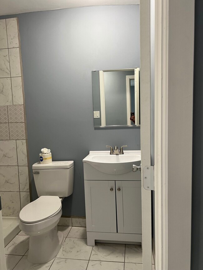 Guest Bathroom - 801 Arizona Ave