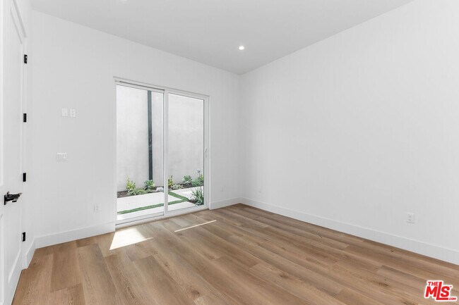 Building Photo - 1821 Ashmore Pl