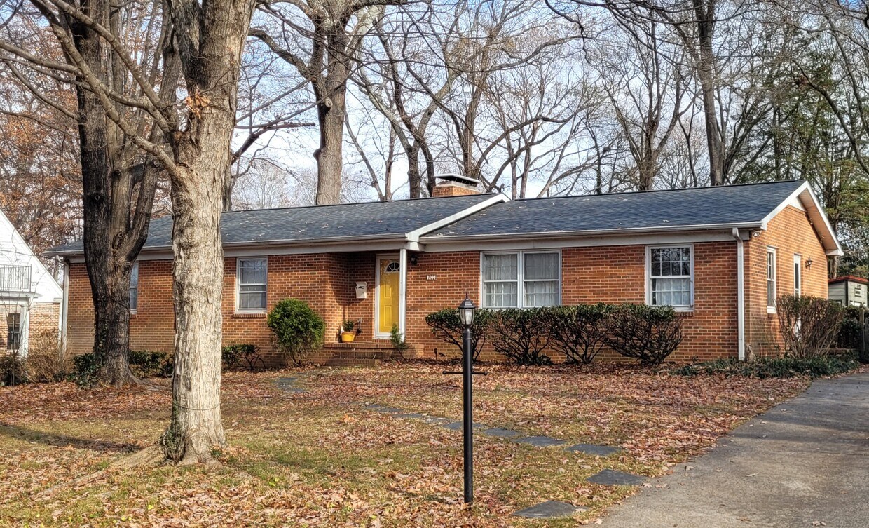 Foto principal - 703 Longview St