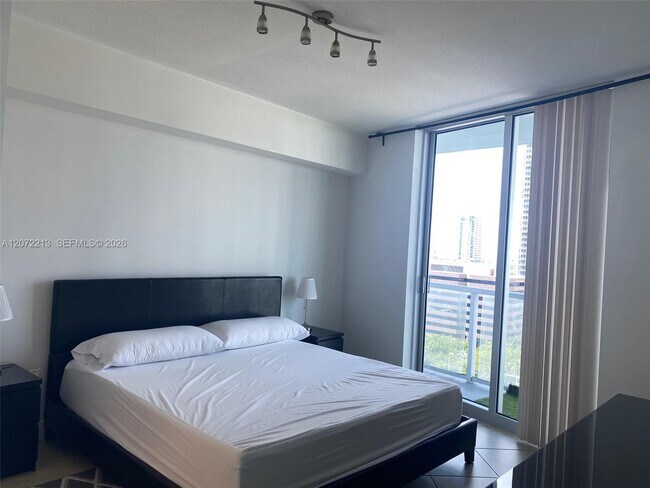 Foto del edificio - 185 SW 7th St