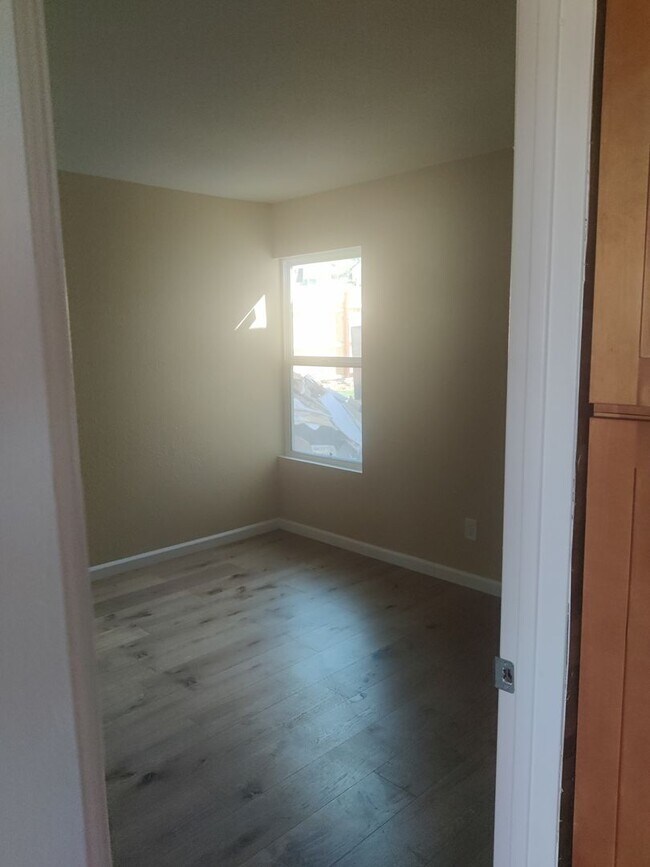 Foto del edificio - 5117 Naranja St