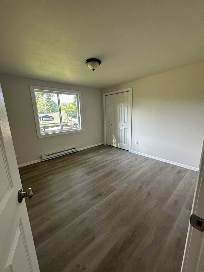 Building Photo - Remodeled Two Bedroom Duplex