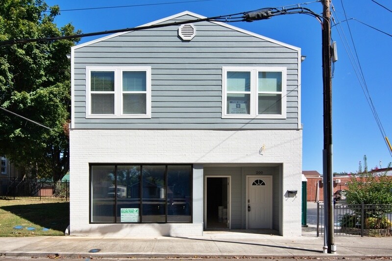 Primary Photo - 360 Main St