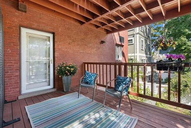 Building Photo - "Charming 1-Bed Retreat in Cambridge with ...