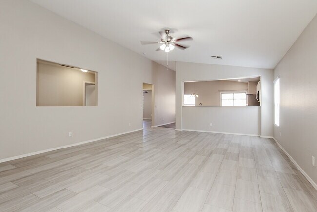 Foto del edificio - 11638 W Carol Ave