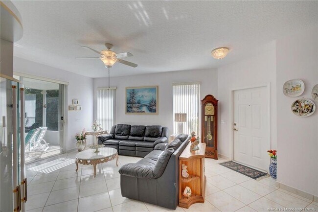 Foto del edificio - 6789 SE Warwick Ln