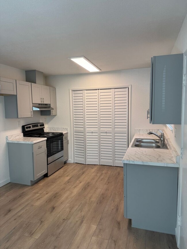 Building Photo - Newly renovated Cottage in Shasta Lake City!