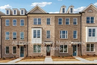 Building Photo - 105 Basil St