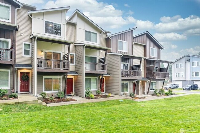 Building Photo - Sunrise TOWN HOME 2BDR 2.5BATH W/ 2 CAR GA...