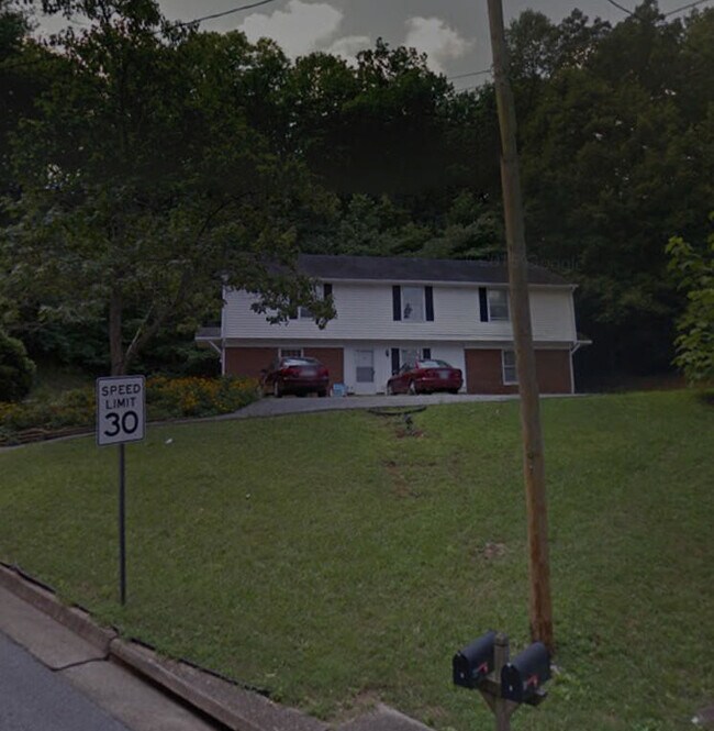 Building Photo - 930 Banks Rd