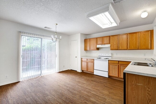 Building Photo - Renovated Two-Story in Bridgewood with Com...