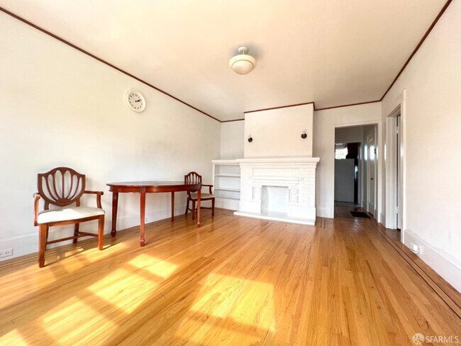 Building Photo - 128 Rice St