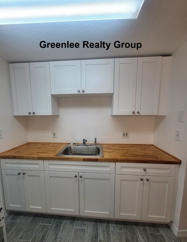 Building Photo - Adorable 2 Bed/2 Bath Villa in the 55+ New...