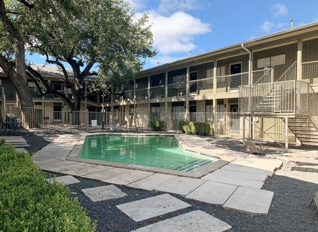 Building Photo - 2303 East Side Dr