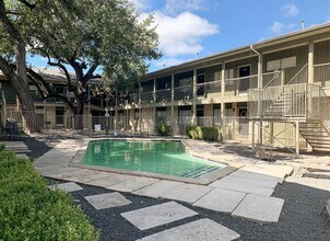 Building Photo - 2303 East Side Dr