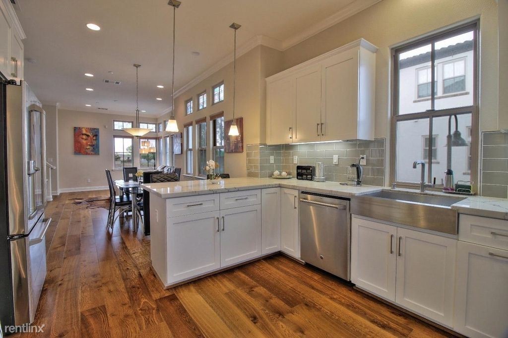 Primary Photo - 2 br, 2.5 bath Townhome - 645 Tyrella Ave