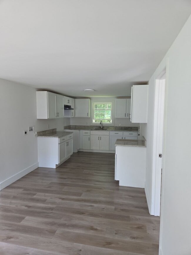 Building Photo - Newly remodeled home is located in Lancaster, SC 29720.