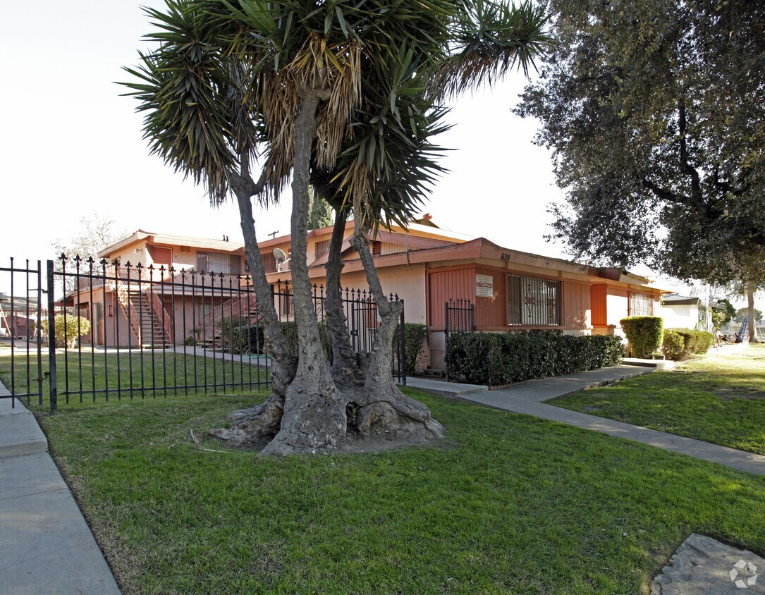 Building Photo - 624-632 Abbey Ln