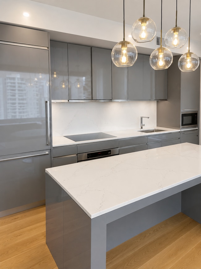Building Photo - 2Bd/1.75Ba Seattle Condo