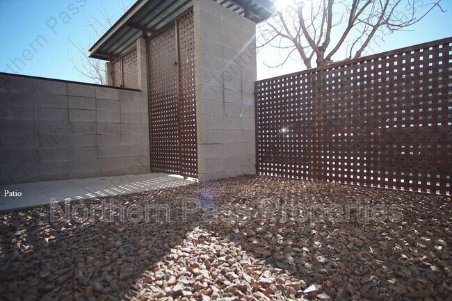 Foto del edificio - 6262 Woodrow Bean Transmountain