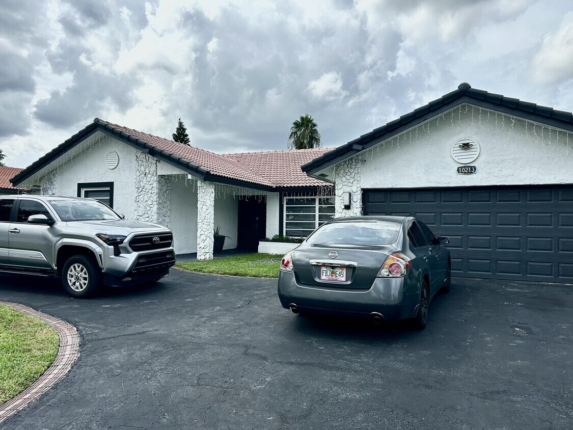 Foto principal - 10213 SW 1st Ct