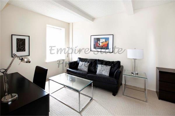 Building Photo - 150 W 51st St