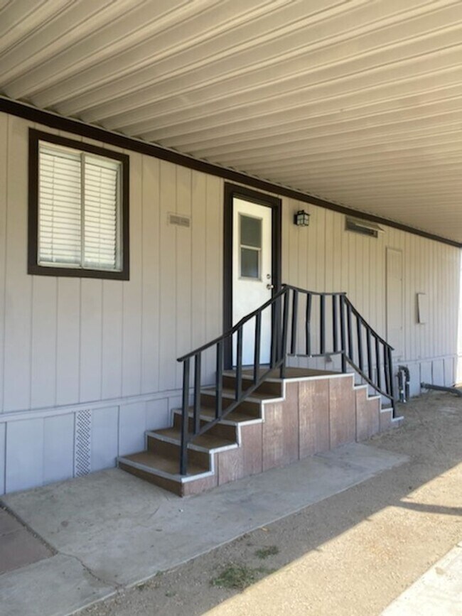 Building Photo - 2661 W Esplanade Ave