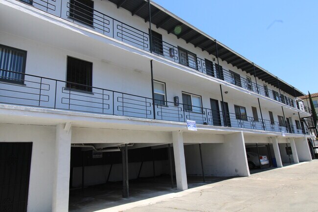 Foto del edificio - 11070 Strathmore Dr