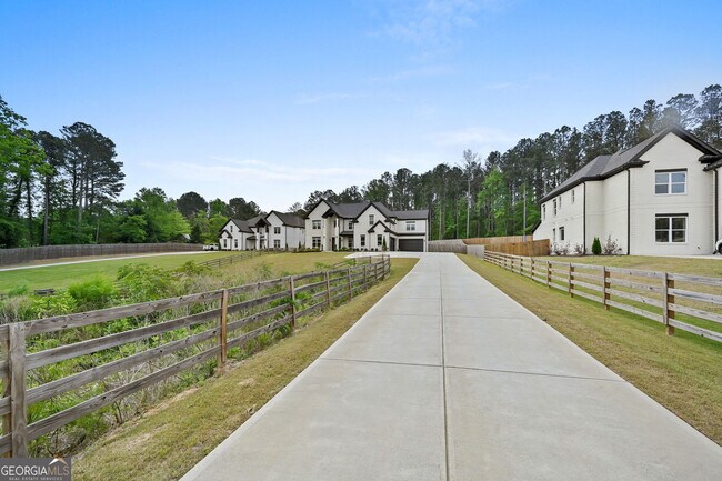Foto del edificio - 2694 Thompson Mill Rd