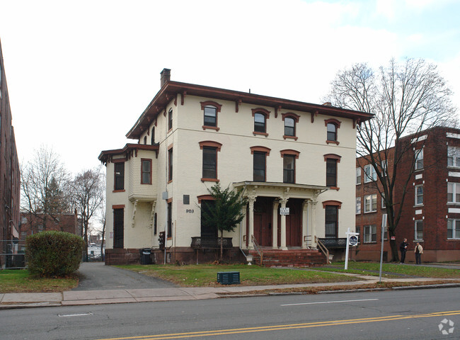 Foto del edificio - 903-905 Asylum Ave