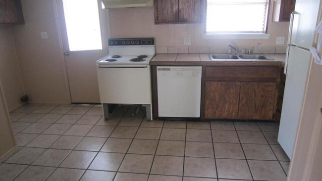 Kitchen - 109-119 E 18th St