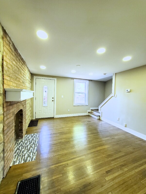 Foto del edificio - 90 E 8th Ave